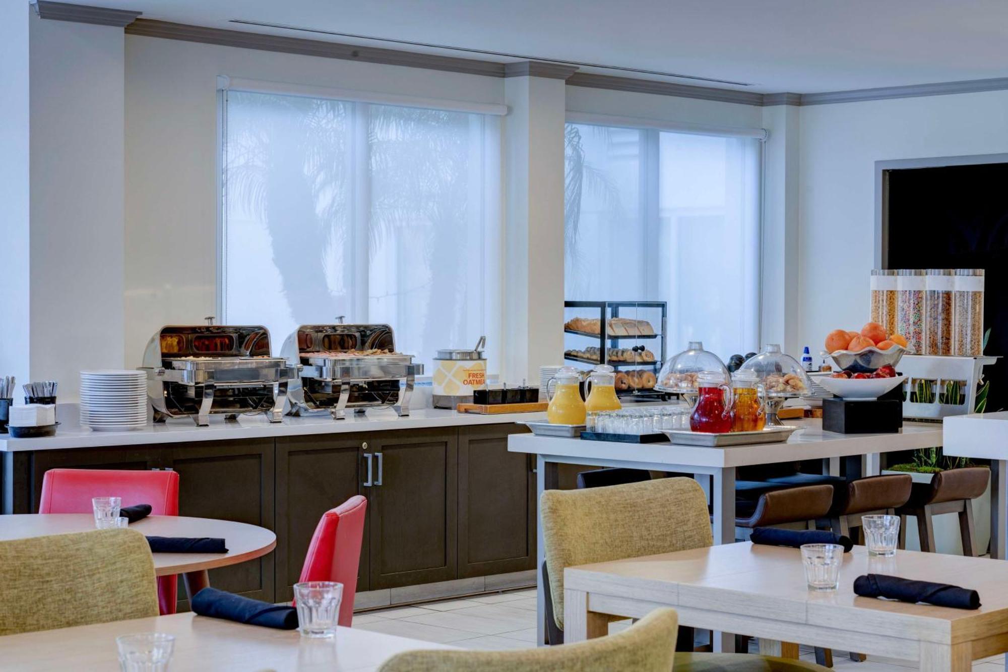 Hilton Garden Inn Anaheim/Garden Grove Εξωτερικό φωτογραφία